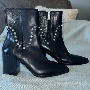 Vince Cuoio Leather Studded Heeled Boots